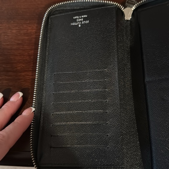 Graphite Louis Vuitton zippy wallet - Picture 13 of 13